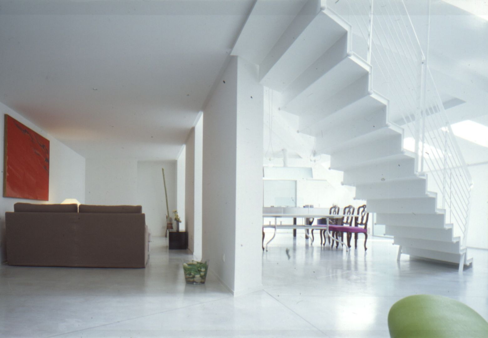 Una mansarda a Mantova, Benedini & Partners Benedini & Partners Minimalist corridor, hallway & stairs