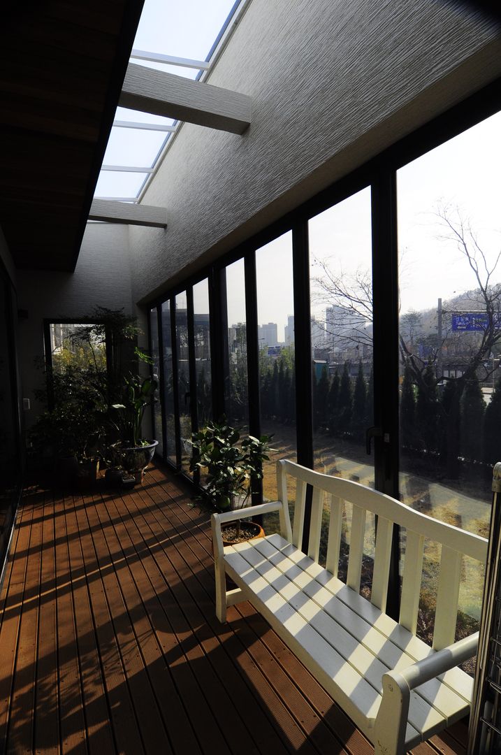 Patio House , 구도건축사사무소 구도건축사사무소 Balcones y terrazas de estilo moderno