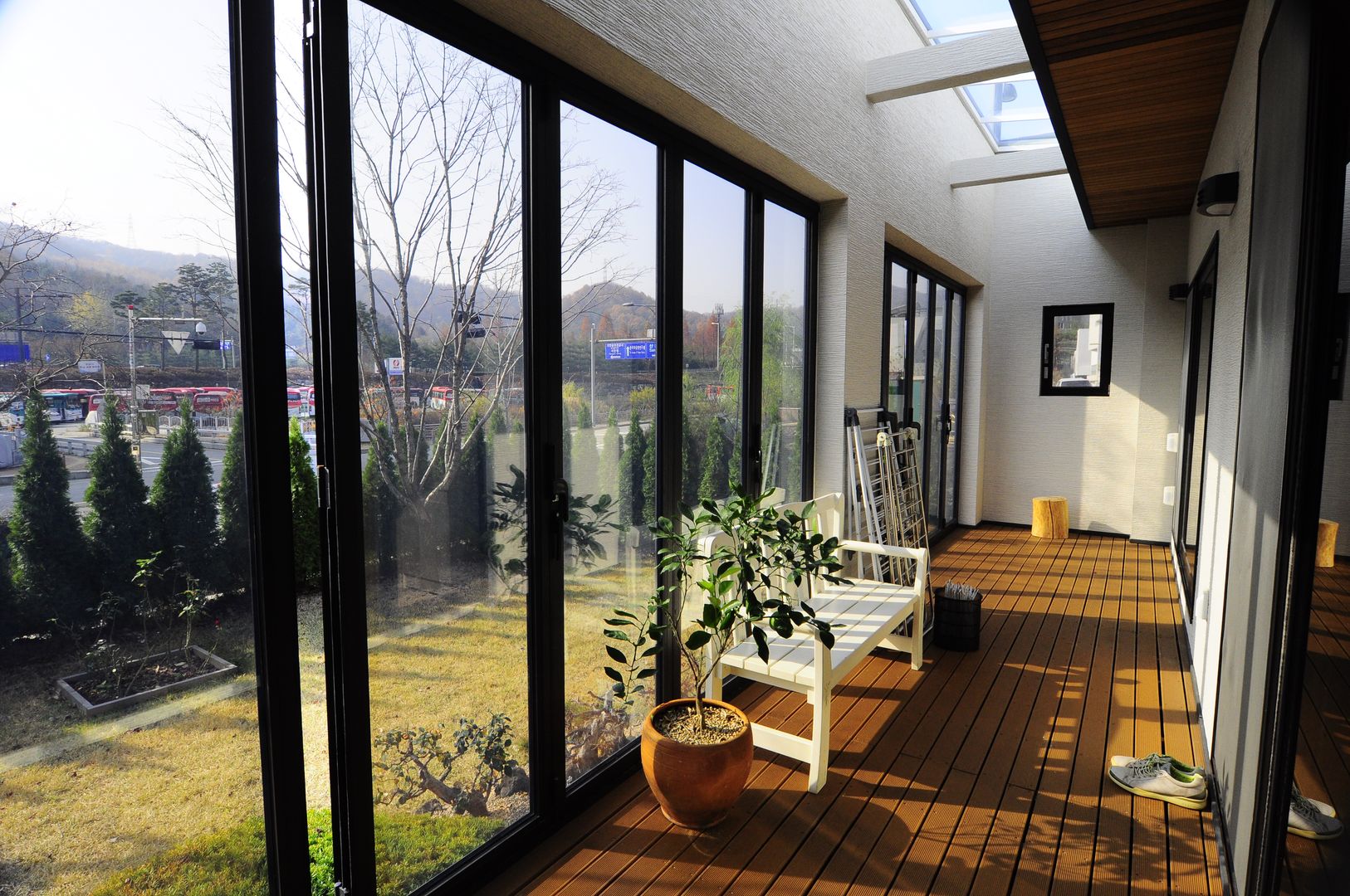 Patio House , 구도건축사사무소 구도건축사사무소 بلكونة أو شرفة