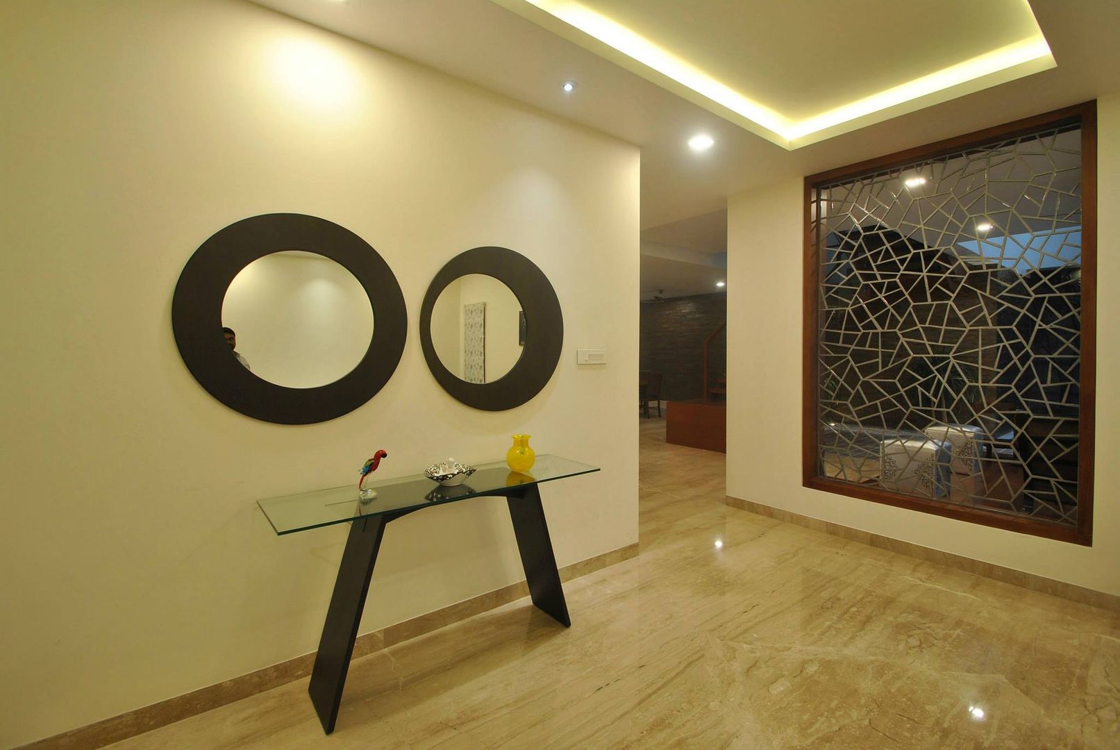 Mr & Mrs Pannerselvam's Residence, Murali architects Murali architects Walls