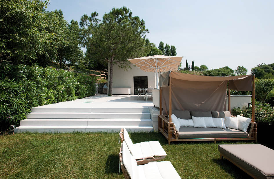 Casa in collina, Benedini & Partners Benedini & Partners Vườn phong cách hiện đại