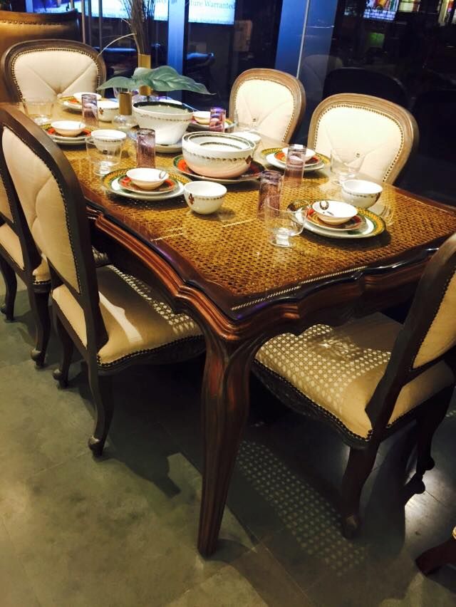 Classic dining look with antique grey finish on teak, INHABIT INHABIT Nowoczesna jadalnia Krzesła i ławy