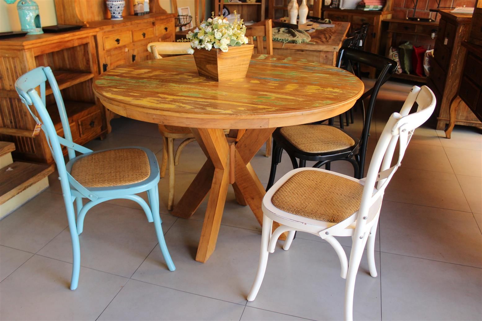 Mesas em madeira de demolição, Casa da Fazenda Móveis Casa da Fazenda Móveis Rustic style dining room Tables