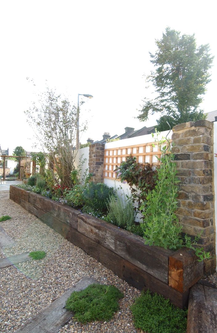 Fruit and Vegetable Garden - East London, Earth Designs Earth Designs Rustykalny ogród