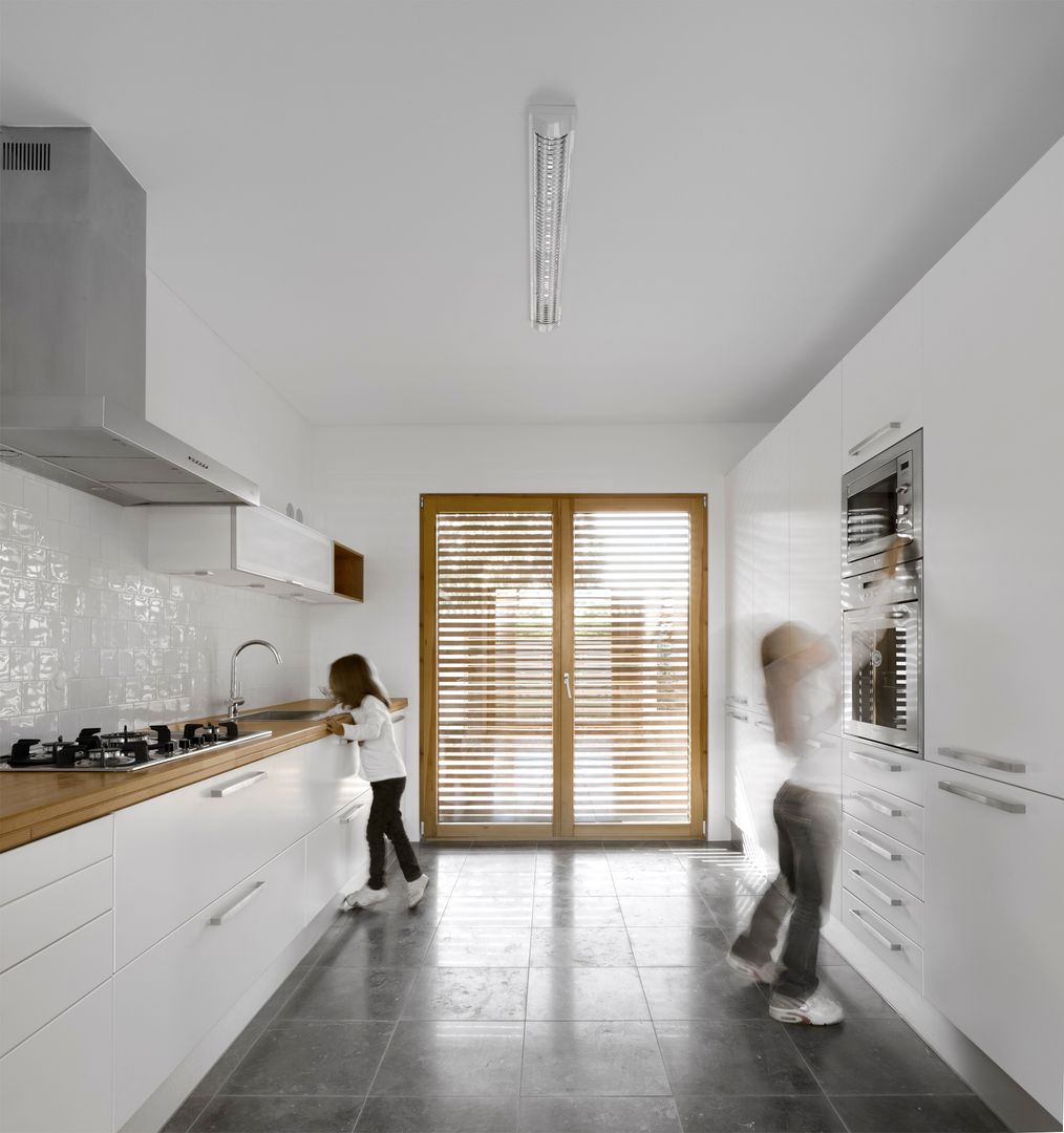 PROJECTO_CASAS EM BANDA | Setúbal | PT, OW ARQUITECTOS lda | simplicity works OW ARQUITECTOS lda | simplicity works Kitchen units Wood Wood effect