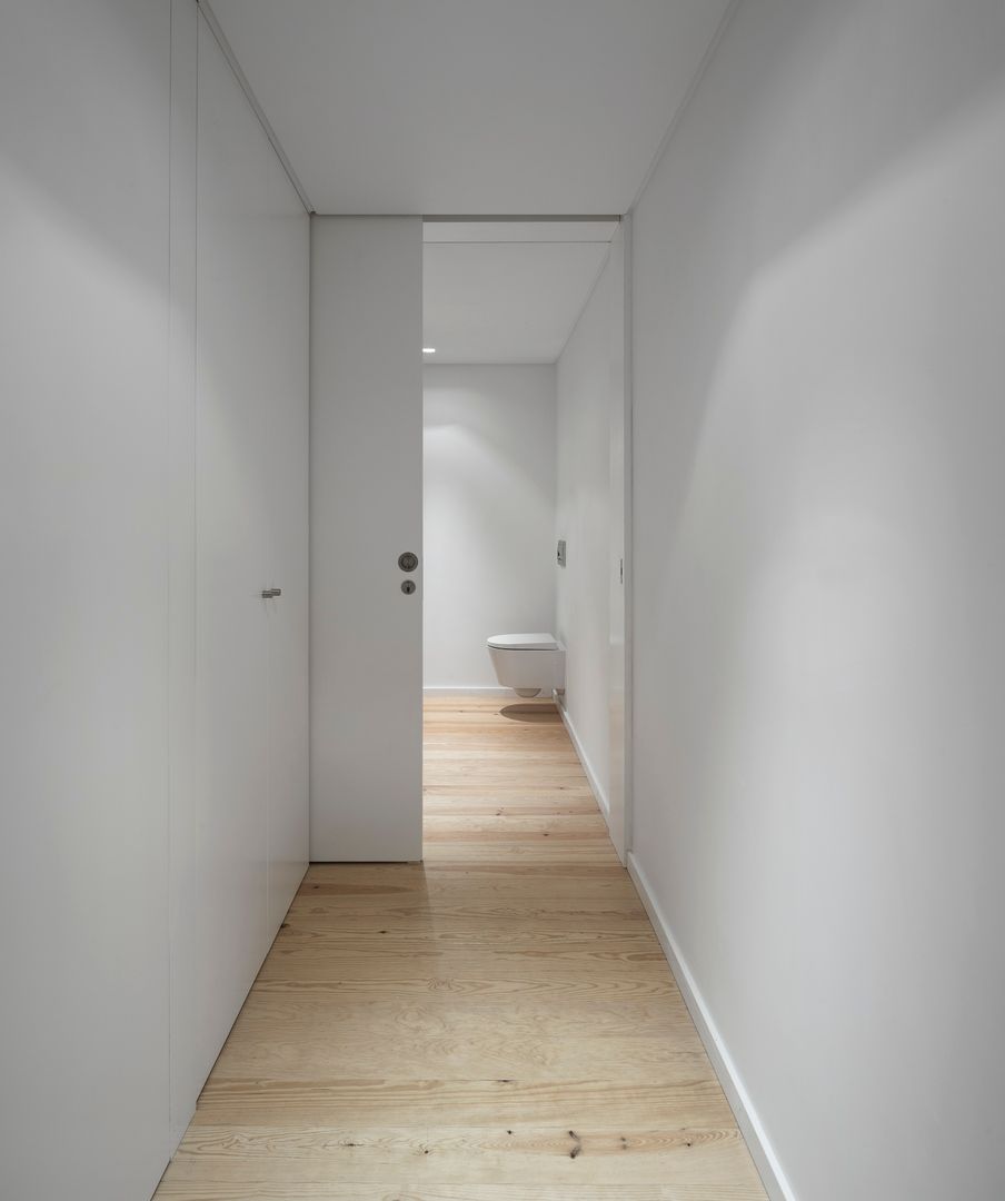 PROJECTO_CASAS EM BANDA | Setúbal | PT, OW ARQUITECTOS lda | simplicity works OW ARQUITECTOS lda | simplicity works Modern bathroom Solid Wood Multicolored