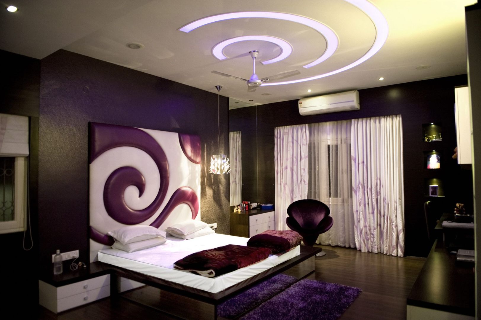 Residence in Jayanagar, Design Cafe Design Cafe モダンスタイルの寝室