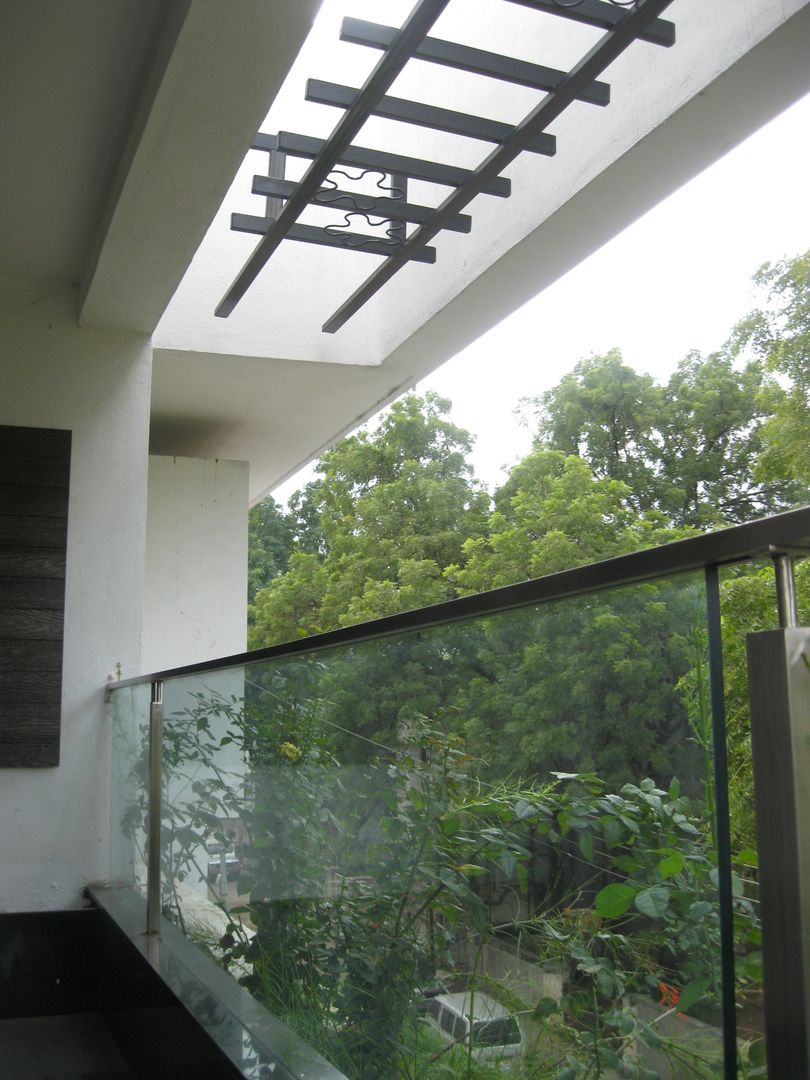 The Silence ……… language of architecture, ar.dhananjay pund architects & designers ar.dhananjay pund architects & designers Asian style balcony, veranda & terrace