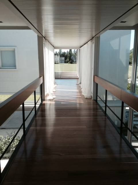 Casa Moderna, GG&A GG&A Modern Corridor, Hallway and Staircase