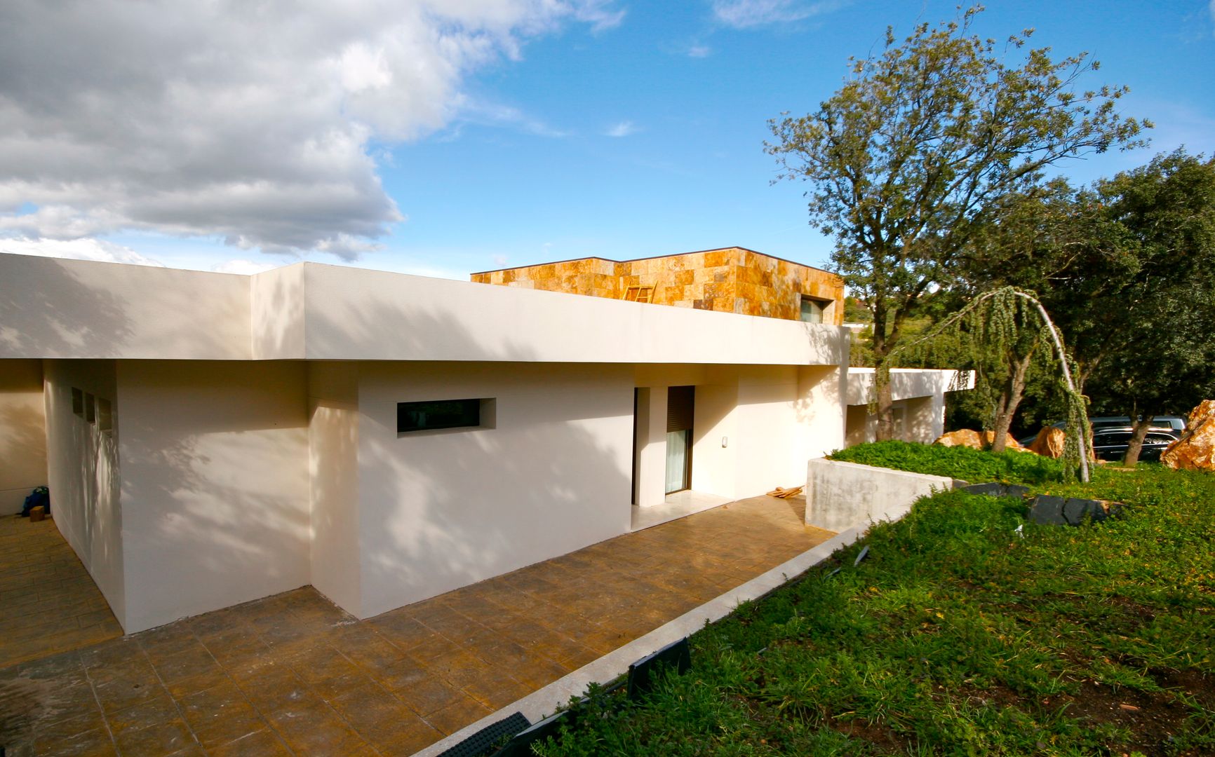 VIVIENDA EN LAS ROZAS (MADRID), VALVERDE ARQUITECTOS VALVERDE ARQUITECTOS Rumah Modern