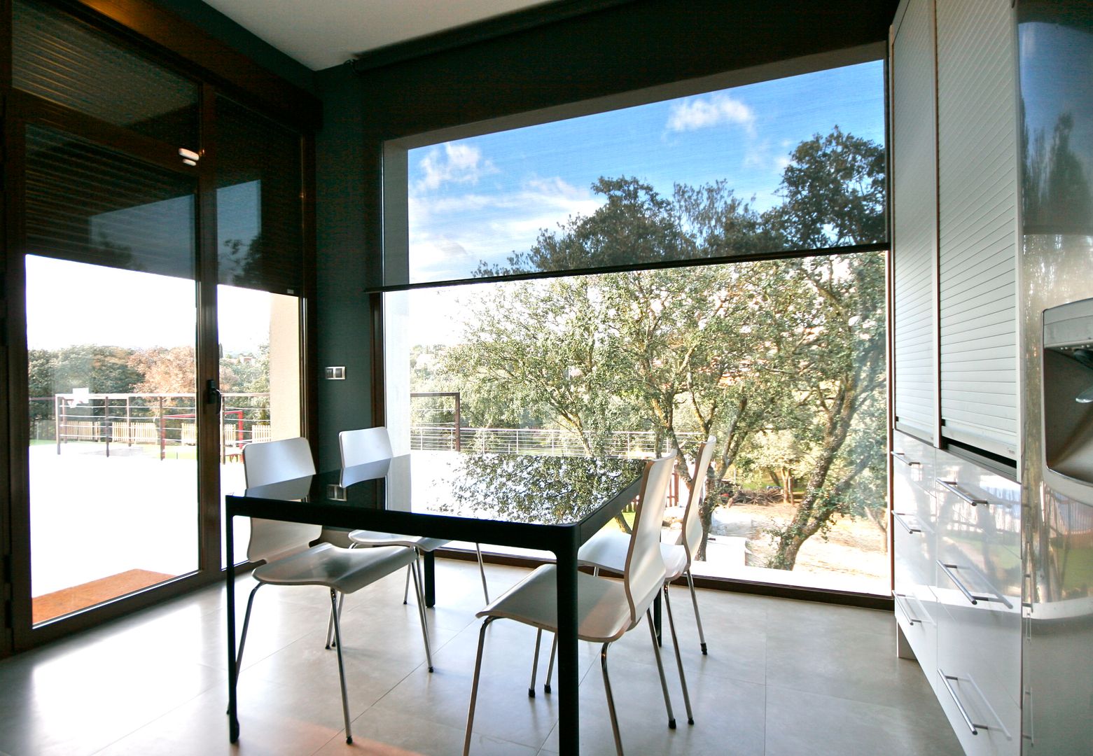 VIVIENDA EN LAS ROZAS (MADRID), VALVERDE ARQUITECTOS VALVERDE ARQUITECTOS บ้านและที่อยู่อาศัย