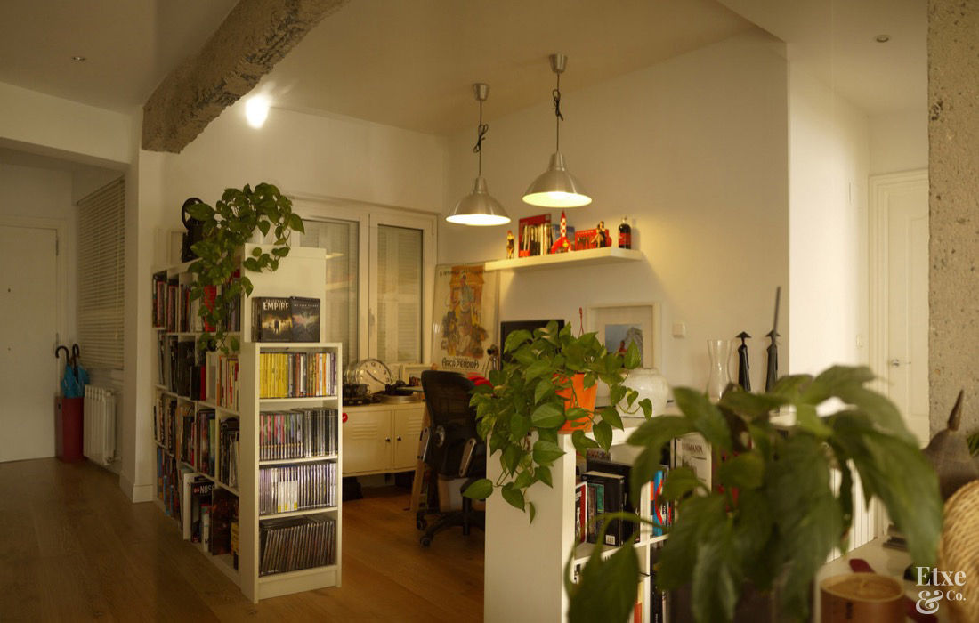 Despacho, zona de lectura,... Etxe&Co Estudios y oficinas estilo mediterráneo Madera Acabado en madera