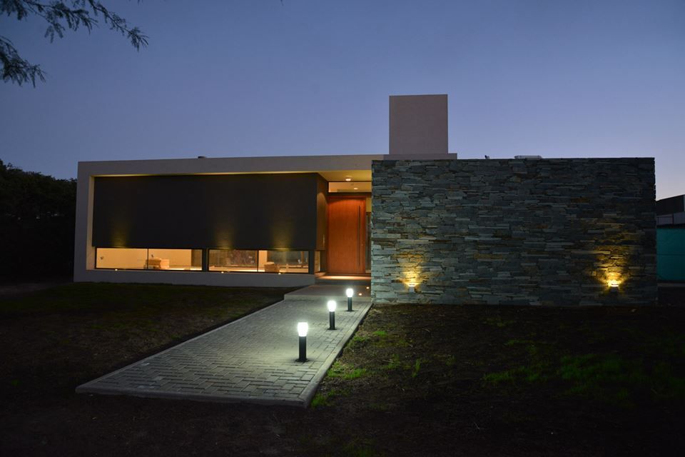 Casa L A, Los Algarrobos, Córdoba, Invernon Arquitectos Invernon Arquitectos Rumah Modern