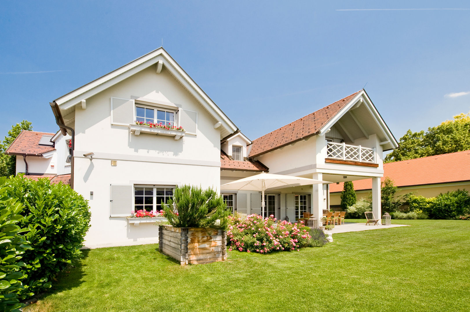 Einfamilienhaus in Laxenburg, WUNSCHHAUS WUNSCHHAUS Mediterranean style house