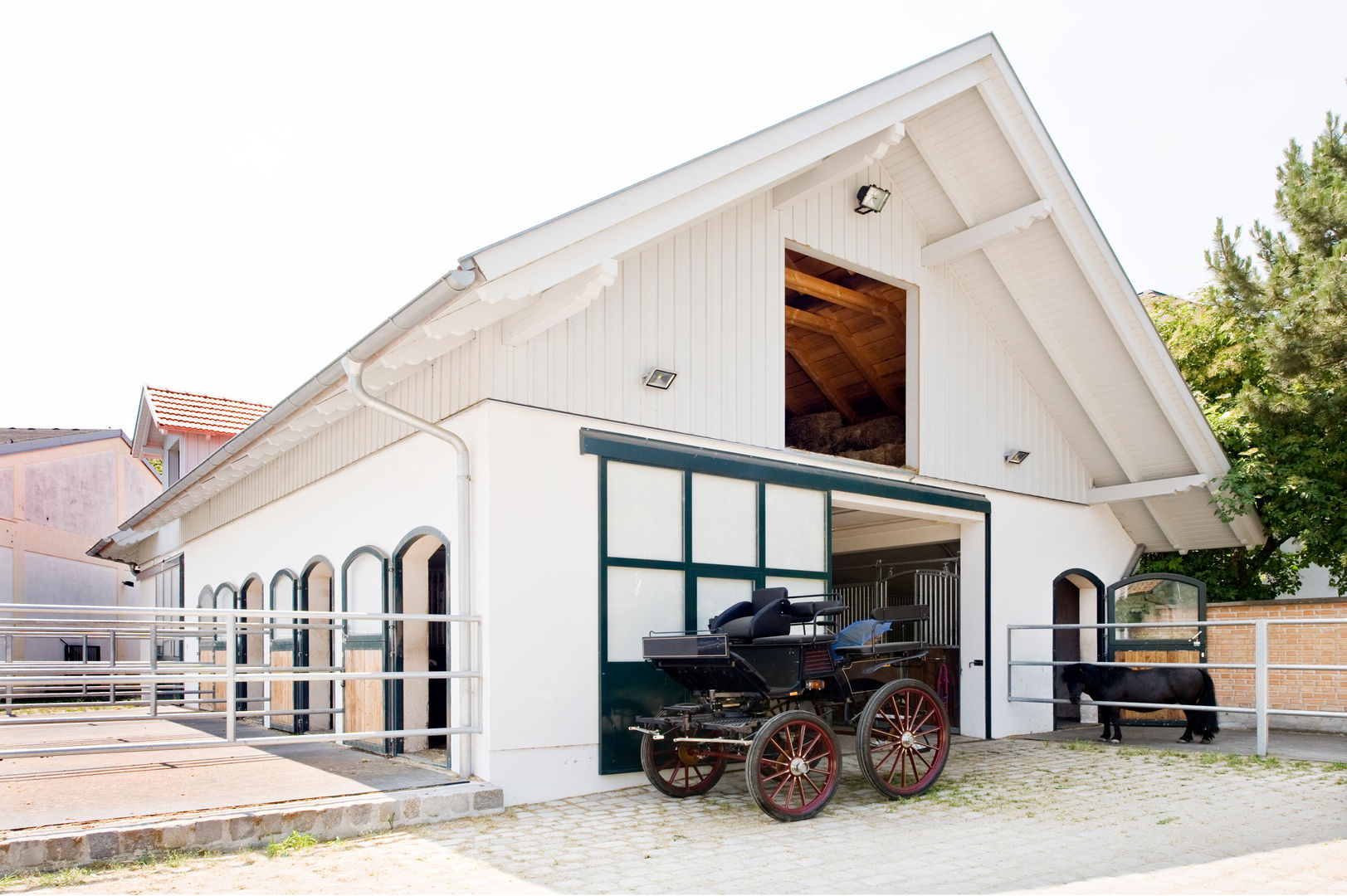 Einfamilienhaus in Laxenburg, WUNSCHHAUS WUNSCHHAUS Mediterrane Garagen & Schuppen