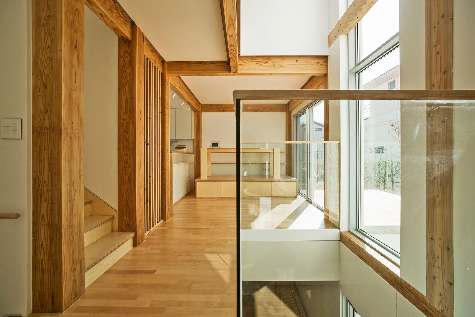 TIMBER DUPLEX 1 (중목구조 땅콩집 1), min workshop min workshop Modern Corridor, Hallway and Staircase