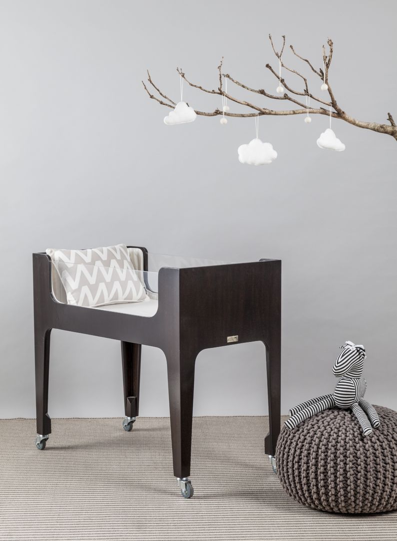 CATRE HANNA-madera con lustre oscuro KLAUN Habitaciones para niños de estilo moderno Camas y cunas