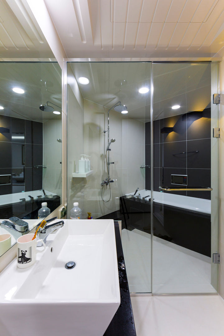 소공동 남산롯데캐슬 47평, dual design dual design Salle de bain moderne