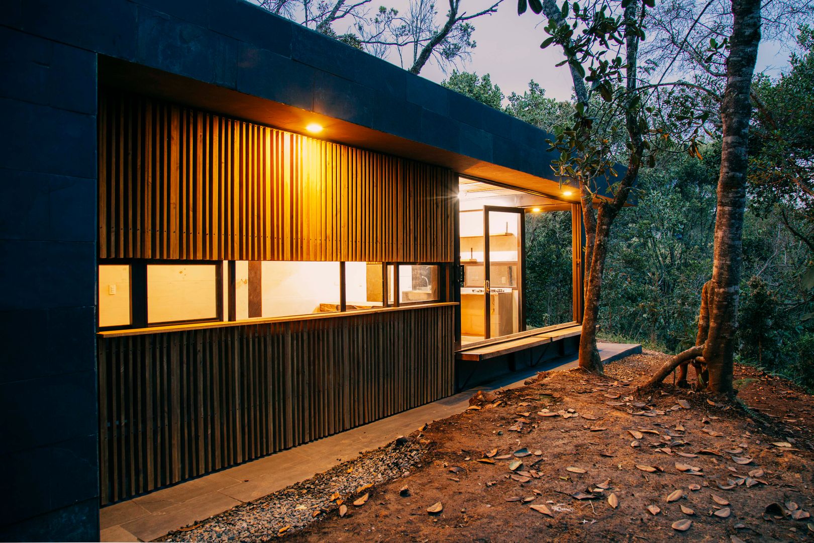 REFORMA CABAÑA SANTA ELENA, CASA CALDA CASA CALDA Modern houses