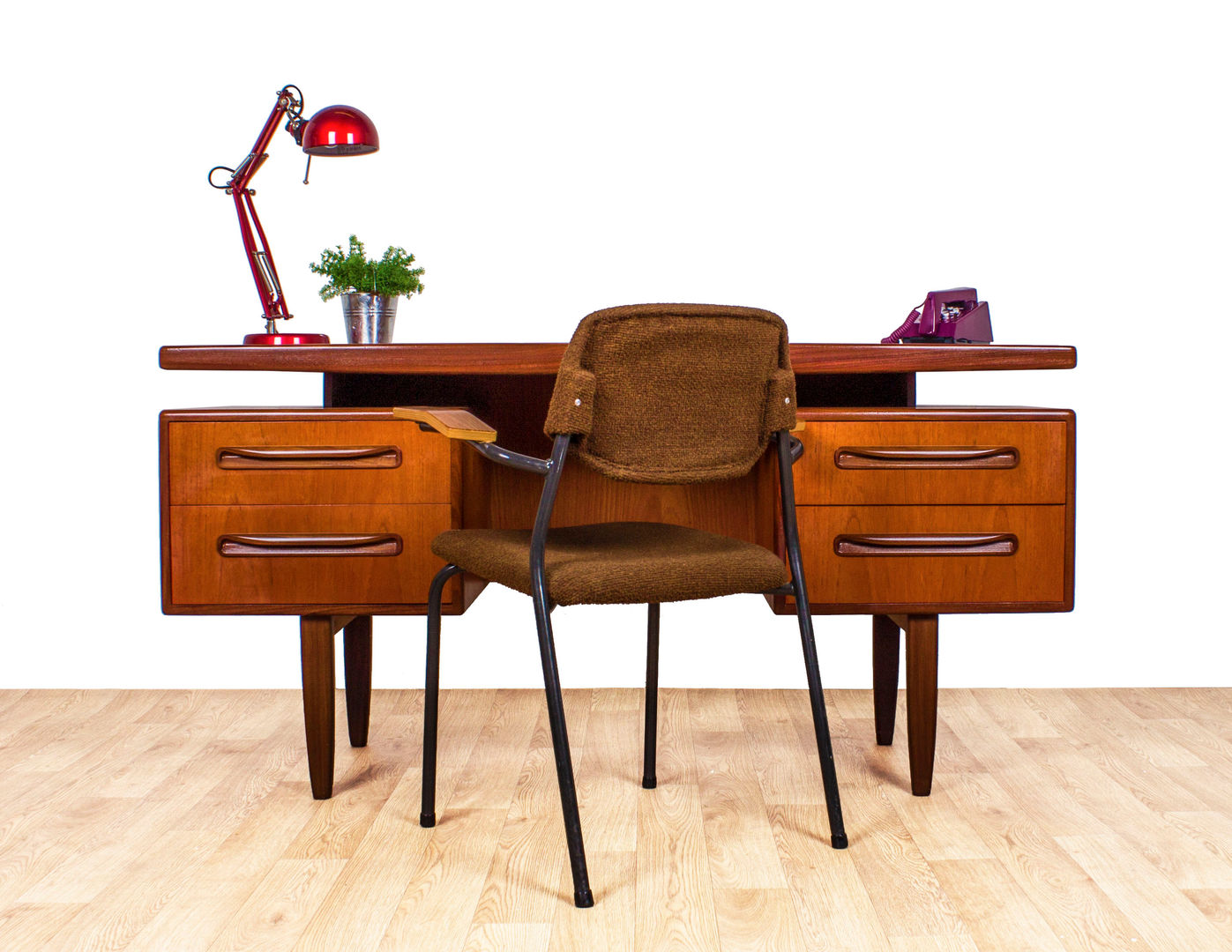 Desks & Office, RetroLicious Ltd RetroLicious Ltd Nowoczesne domowe biuro i gabinet Biurka