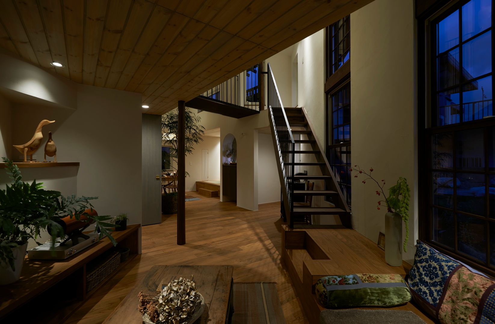 House in Nishitomigaoka, Mimasis Design／ミメイシス デザイン Mimasis Design／ミメイシス デザイン Modern Oturma Odası Ahşap Ahşap rengi