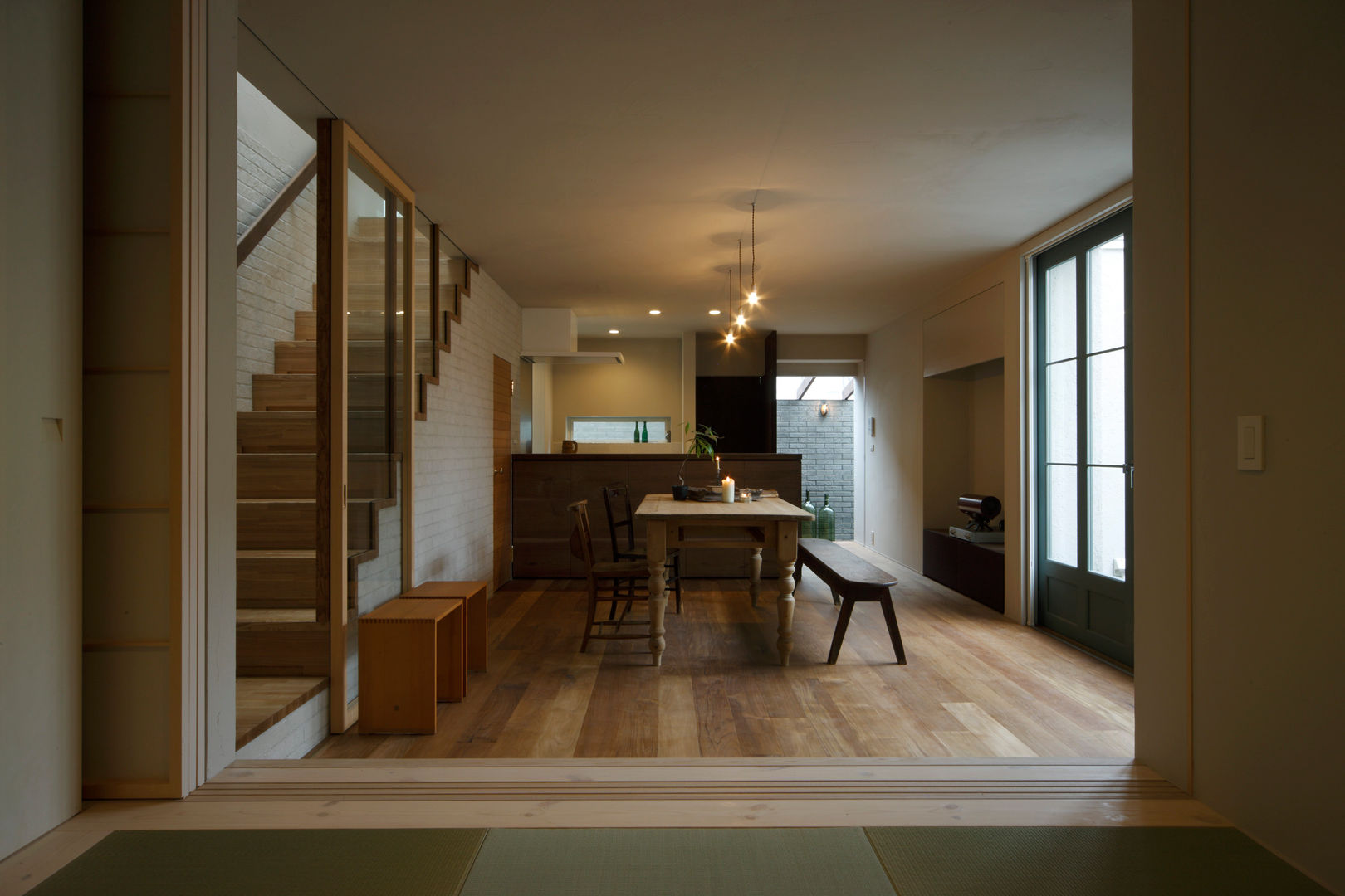 House in Minami Kounoike, Mimasis Design／ミメイシス デザイン Mimasis Design／ミメイシス デザイン Ruang Keluarga Modern