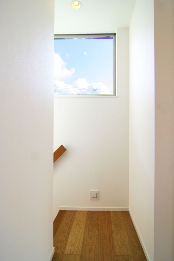 House in Izumiotsu, Mimasis Design／ミメイシス デザイン Mimasis Design／ミメイシス デザイン Pasillos, vestíbulos y escaleras de estilo moderno