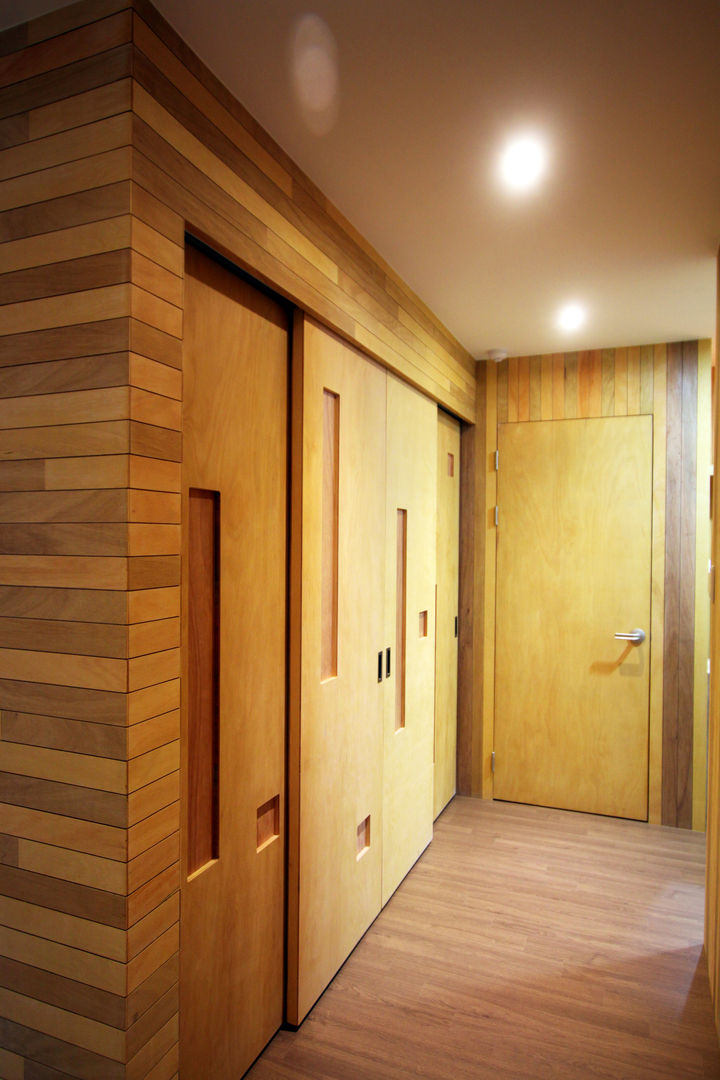 homify Modern corridor, hallway & stairs