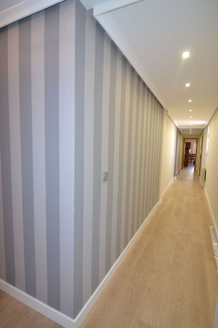 CAMBIO RADICAL DE UN PASILLO, MIMESIS INTERIORISMO MIMESIS INTERIORISMO Modern corridor, hallway & stairs Engineered Wood Transparent