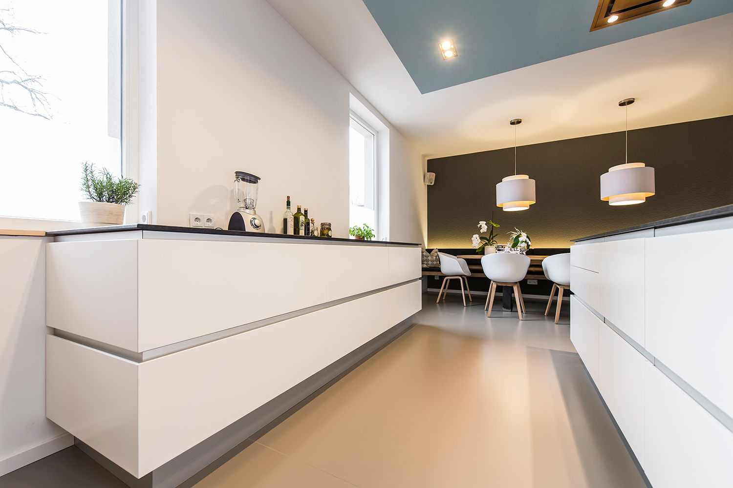 Moderne Raumgestaltung in altem Weinmeisterhaus, Büro Köthe Büro Köthe Cocinas de estilo moderno