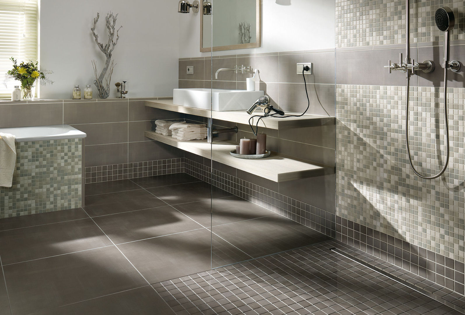 Anti Slip Mosaic Tiles, The Mosaic Company The Mosaic Company Ванная комната в стиле модерн