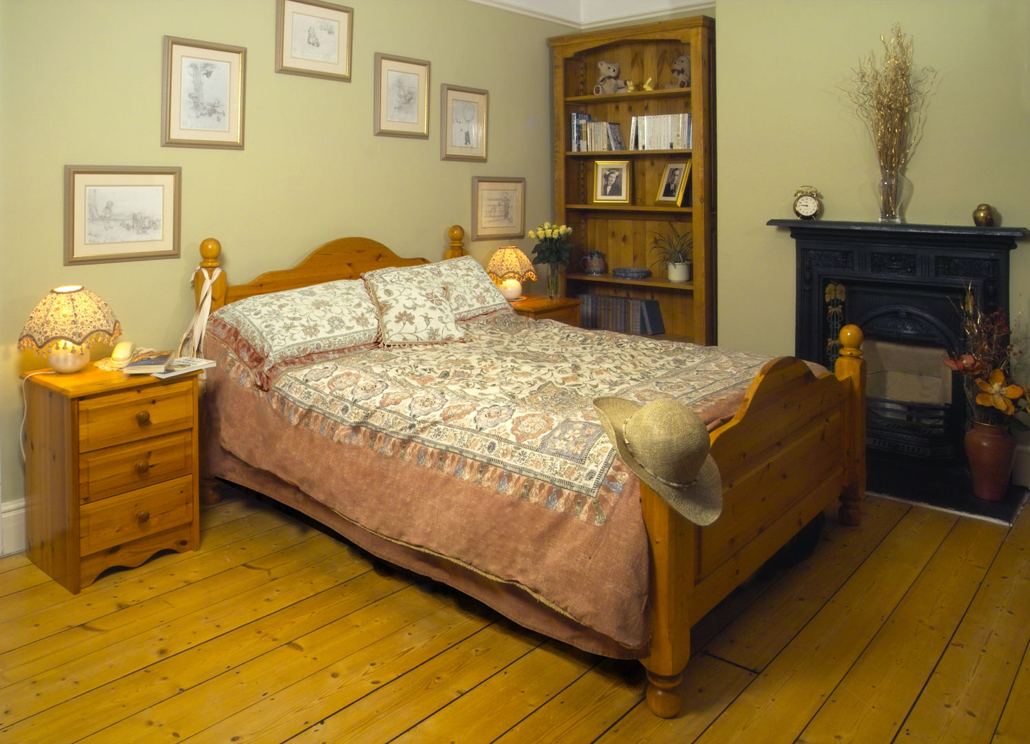 Country style bedroom design Style Within غرفة نوم country bedroom,pine bedroom,stripped floorboards,ethnic bedroom,ethnic bed linen,green bedroom,bedroom decoration,pine bed,counrty look,rustic look