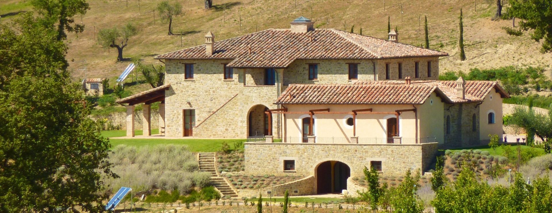 Villa a Poggio Pelliccione (PG), Studio Zaroli Studio Zaroli منازل