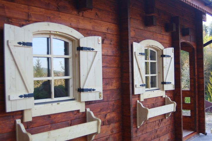 case di legno block house, CasediLegnoSr CasediLegnoSr Puertas y ventanas escandinavas Madera Acabado en madera