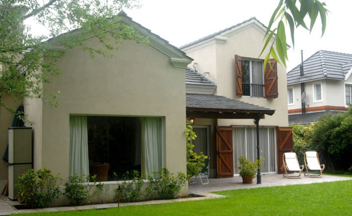 Parte trasera, jardín Radrizzani Rioja Arquitectos Eclectic style garden Concrete windows,garden,gabled