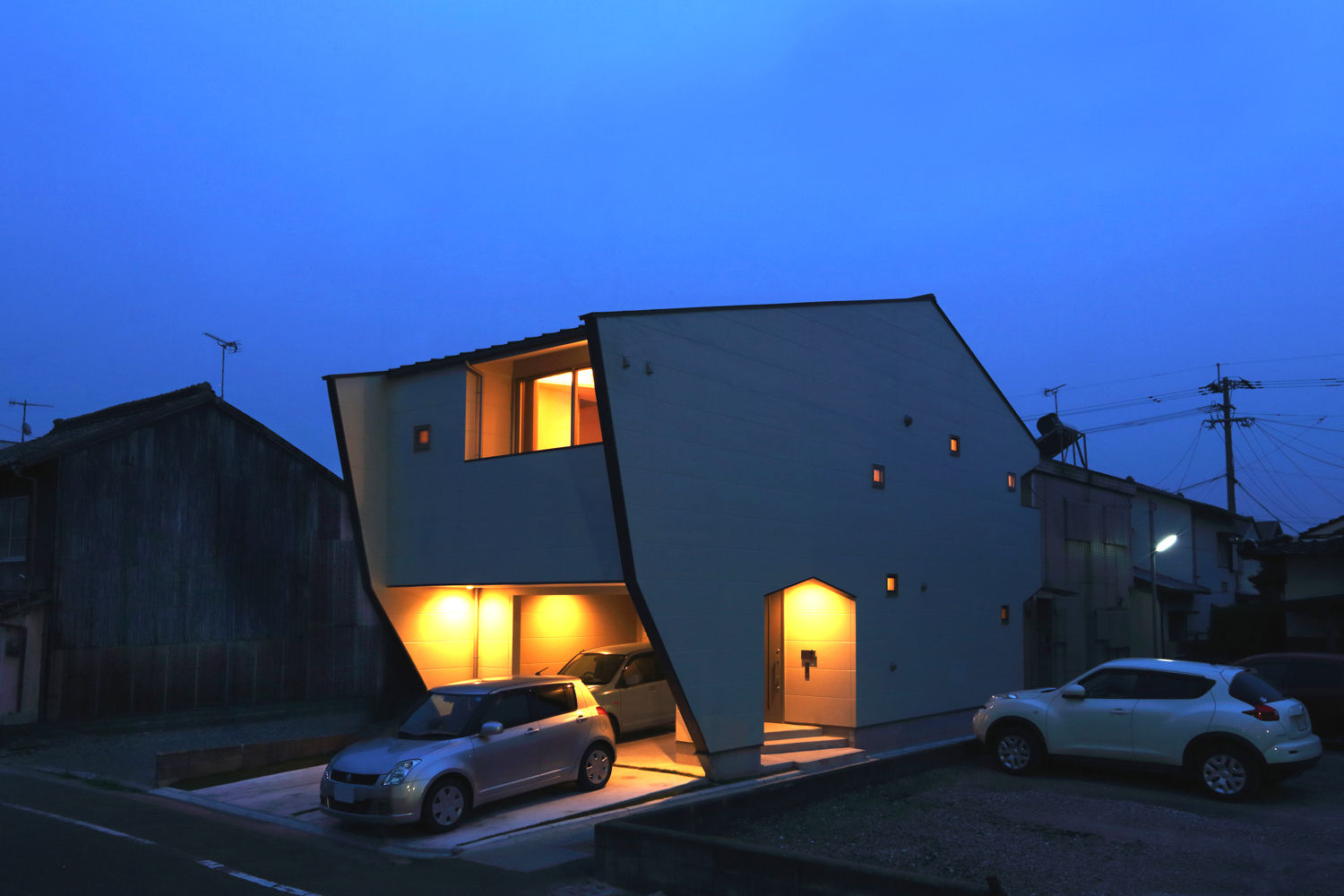 直方の家 , nano Architects nano Architects Rumah kecil Keramik