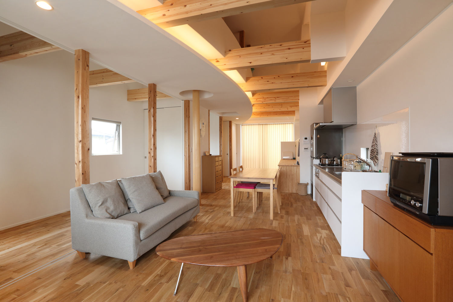 直方の家 , nano Architects nano Architects Salones de estilo moderno Madera Acabado en madera