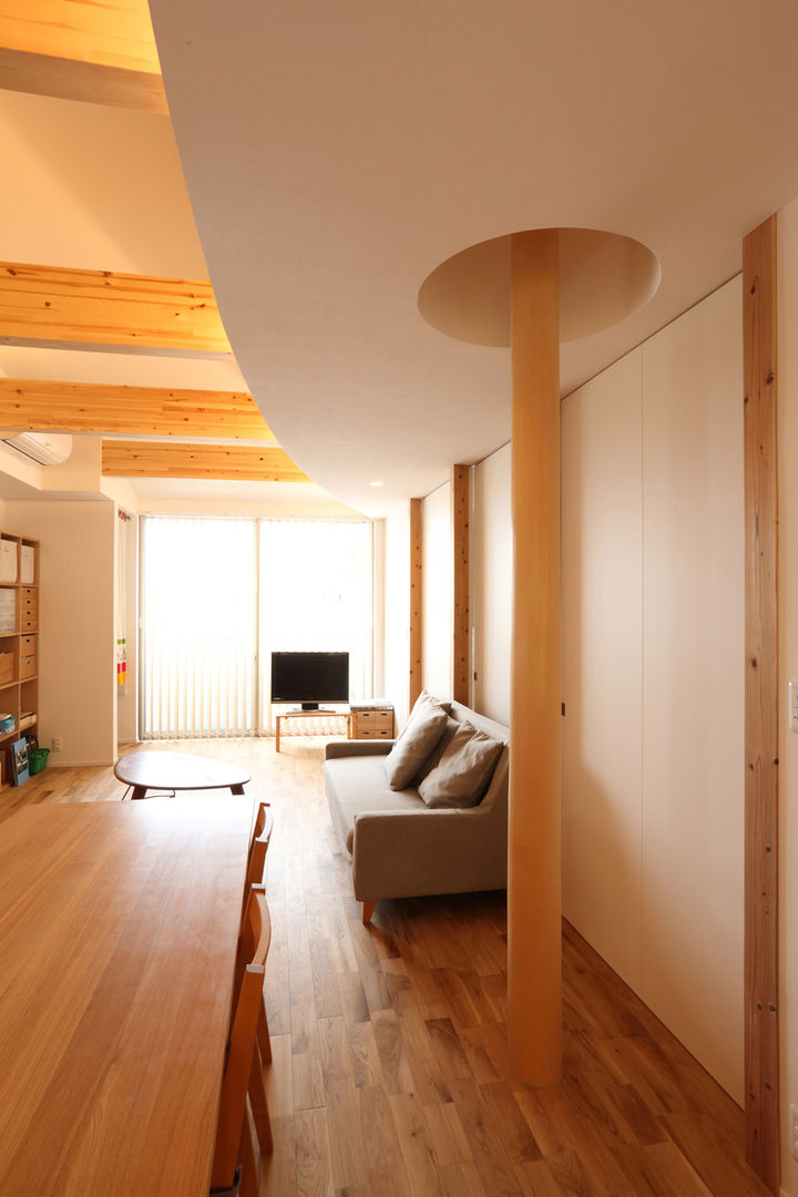 直方の家 , nano Architects nano Architects Salones de estilo moderno Madera Acabado en madera