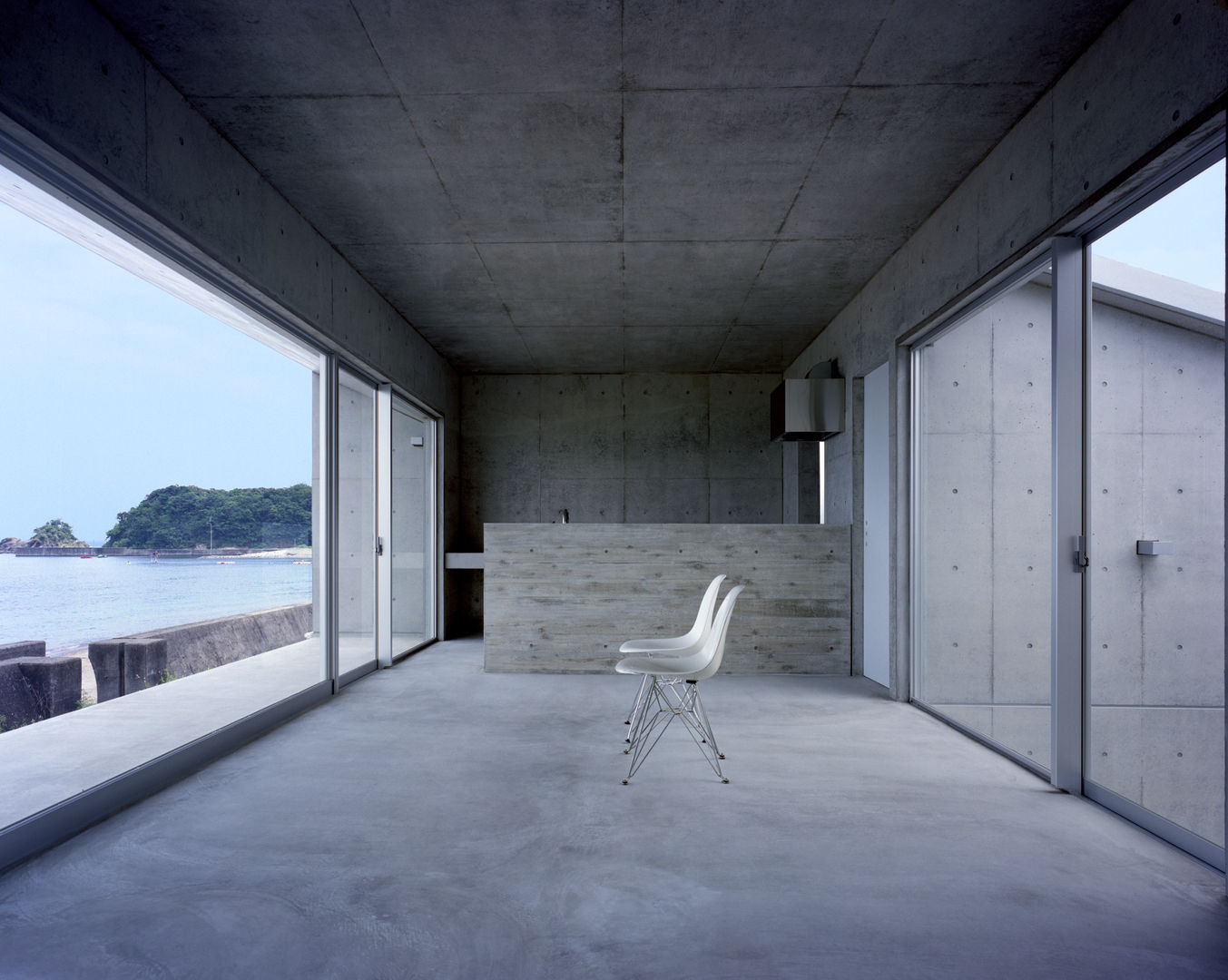 抜けのある家, 株式会社CAPD 株式会社CAPD Modern living room Concrete