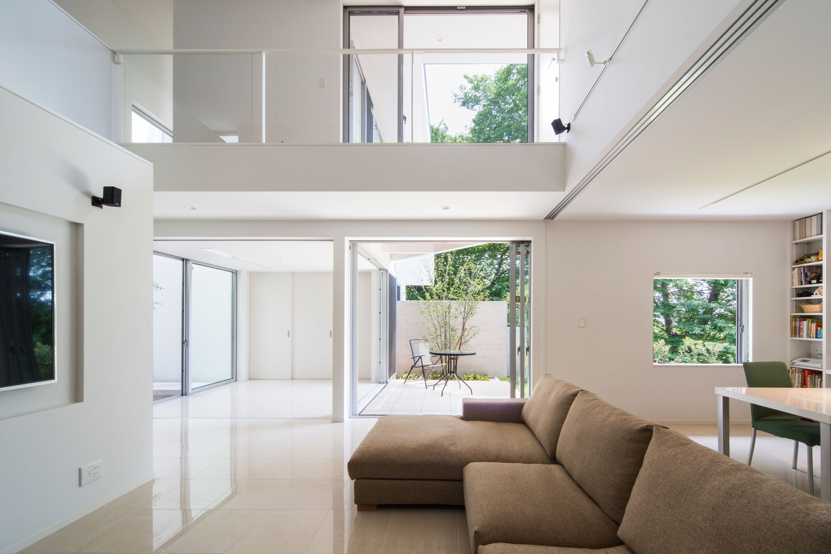 獅子ヶ口町の家, Kenji Yanagawa Architect and Associates Kenji Yanagawa Architect and Associates Modern living room