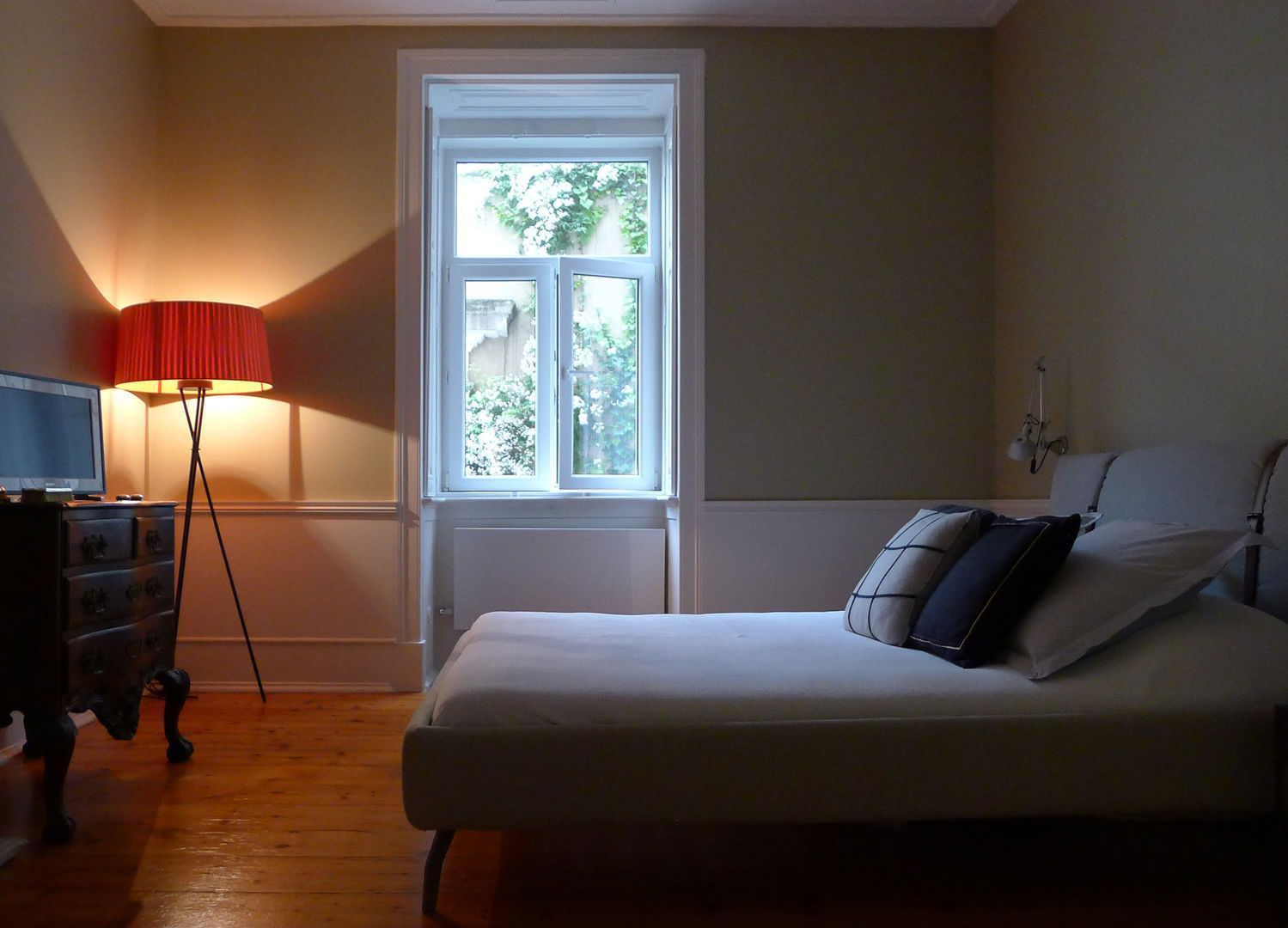 APARTAMENTO ROSA ARAÚJO, JOANA MENDES BARATA arquitetura JOANA MENDES BARATA arquitetura Classic style bedroom