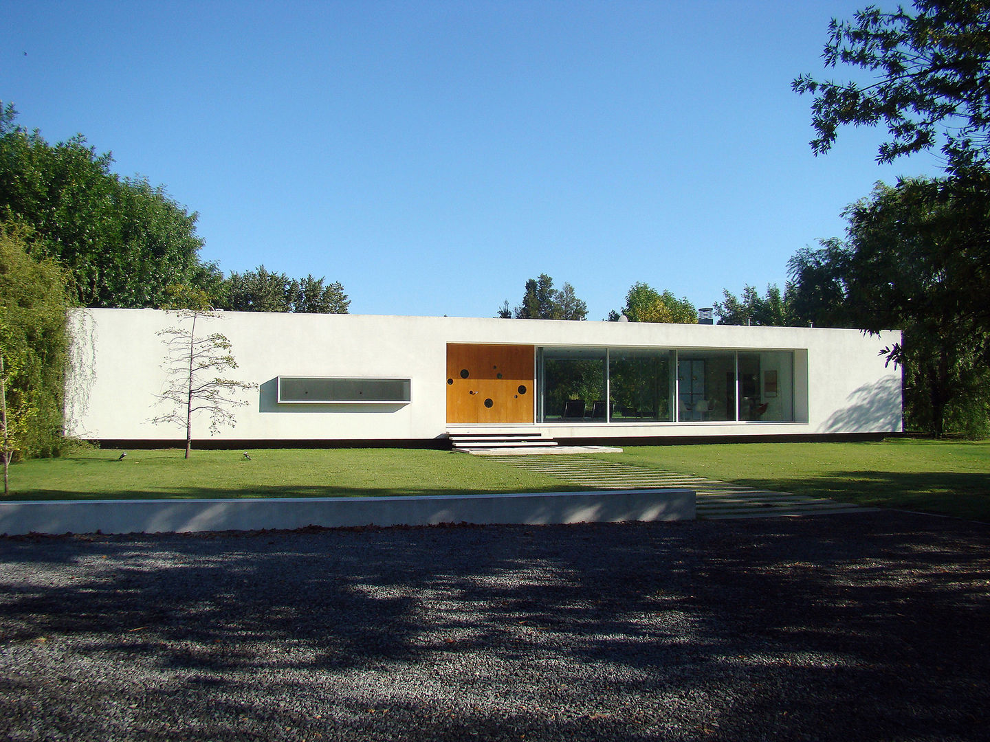 CASA EN OPEN DOOR, MENEGHETTI ARQUITECTOS MENEGHETTI ARQUITECTOS Modern Evler