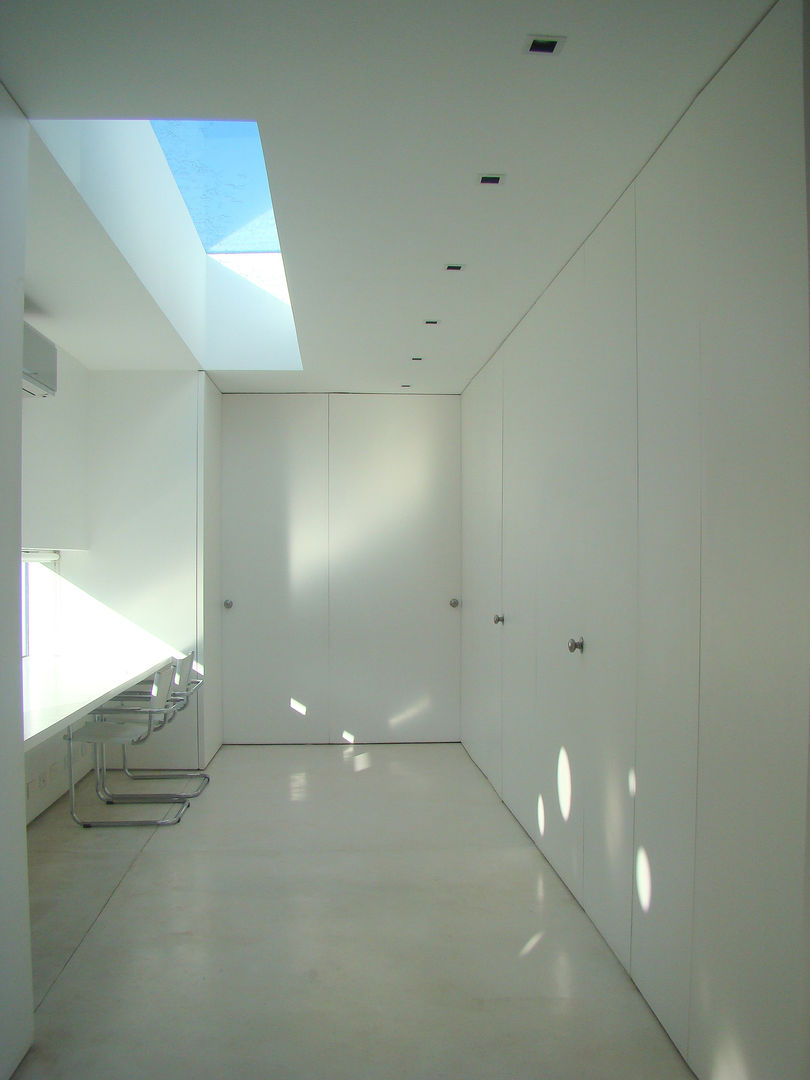 CASA EN OPEN DOOR, MENEGHETTI ARQUITECTOS MENEGHETTI ARQUITECTOS Modern style study/office