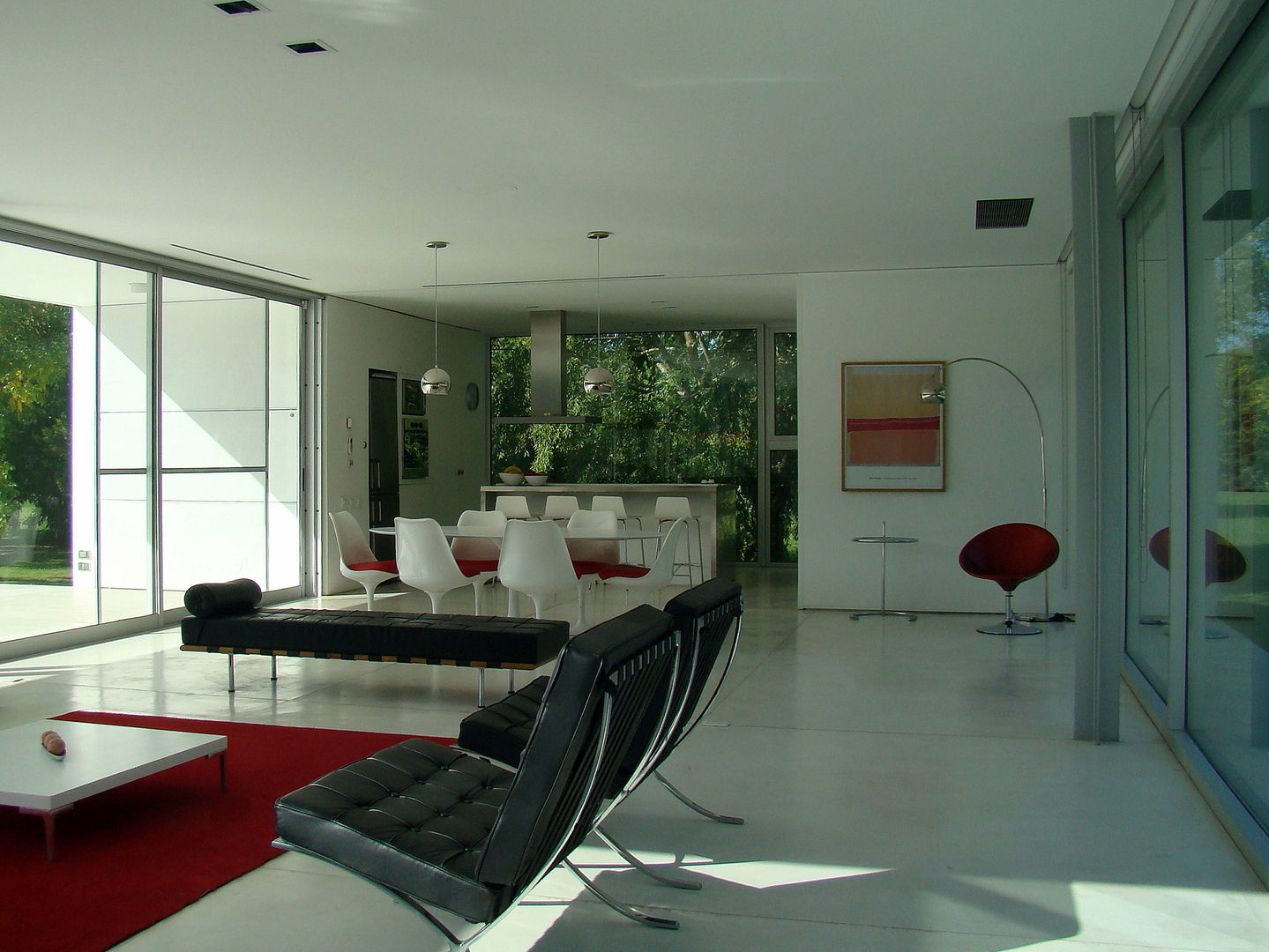 CASA EN OPEN DOOR, MENEGHETTI ARQUITECTOS MENEGHETTI ARQUITECTOS Modern living room