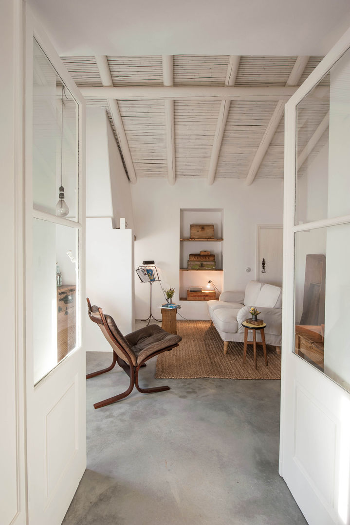 Pensão Agricola, atelier Rua - Arquitectos atelier Rua - Arquitectos Mediterranean style living room