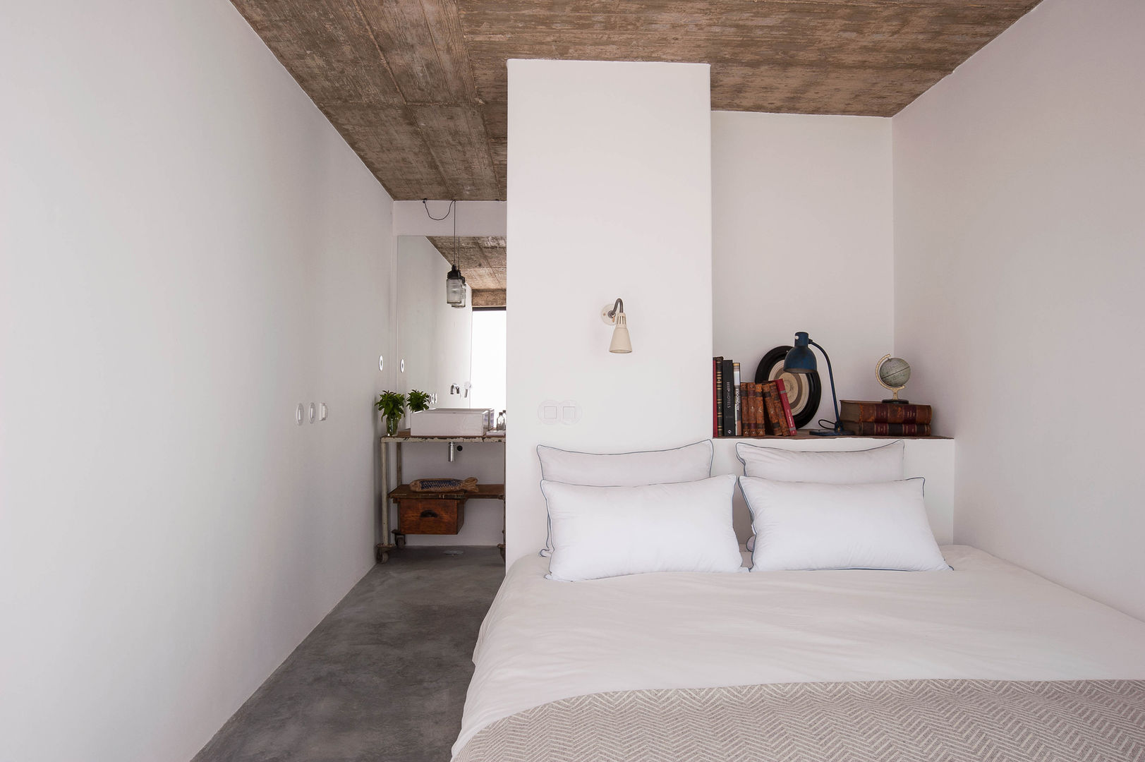 Pensão Agricola, atelier Rua - Arquitectos atelier Rua - Arquitectos Mediterranean style bedroom