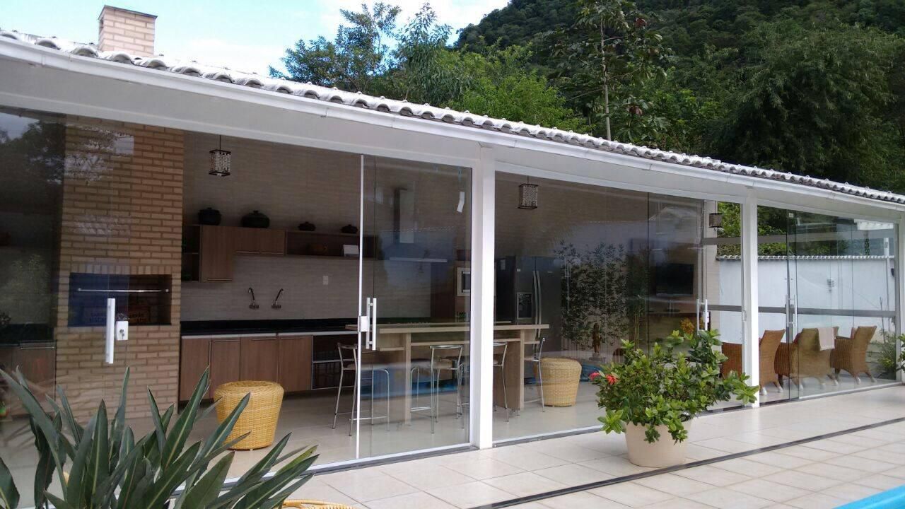 Fachada Thaiad Pinna -Studio de Arquitetura e Interiores Garagens e arrecadações rústicos Derivados de madeira Transparente