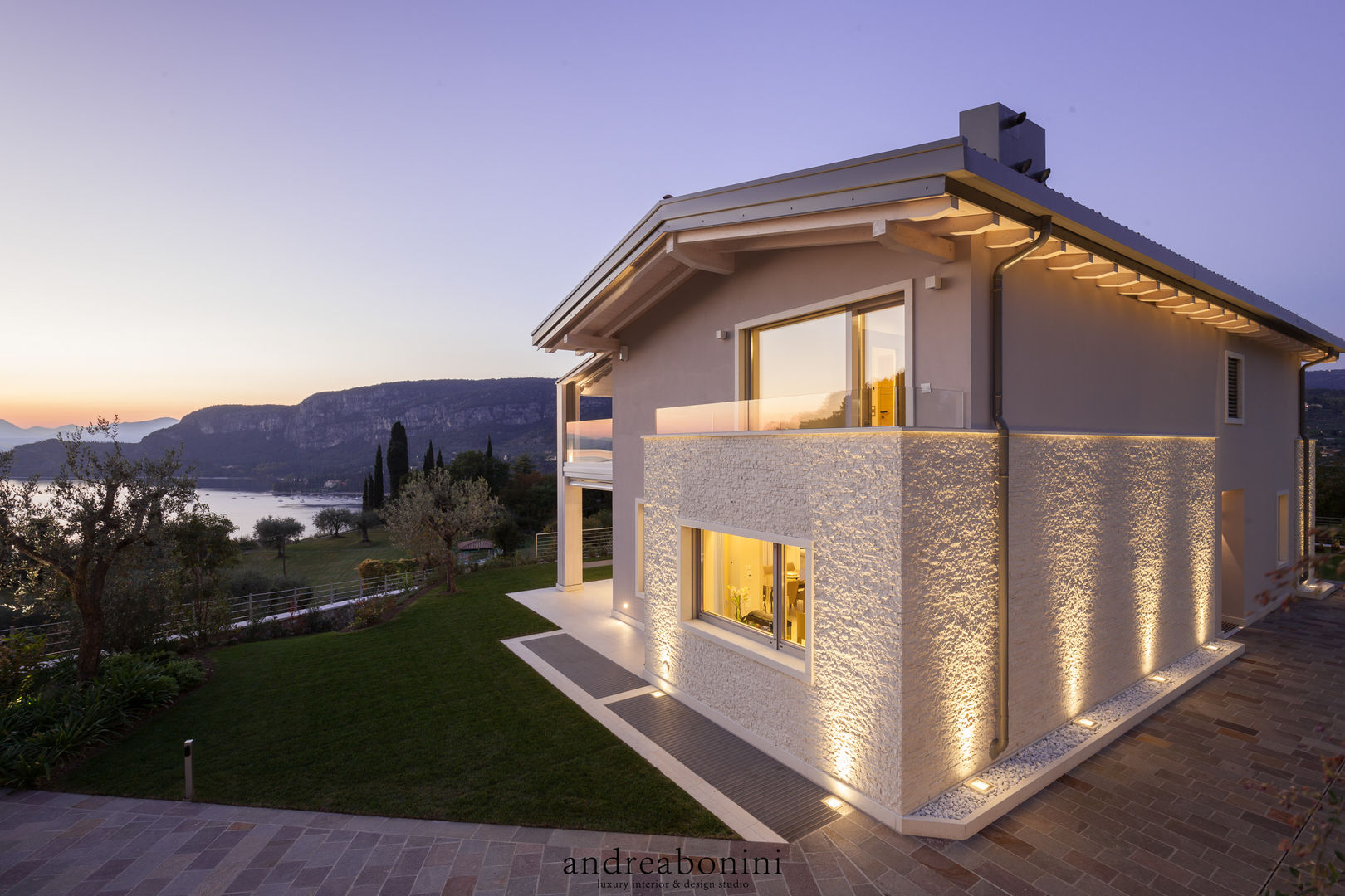 Villa on lake Garda, Andrea Bonini luxury interior & design studio Andrea Bonini luxury interior & design studio منازل