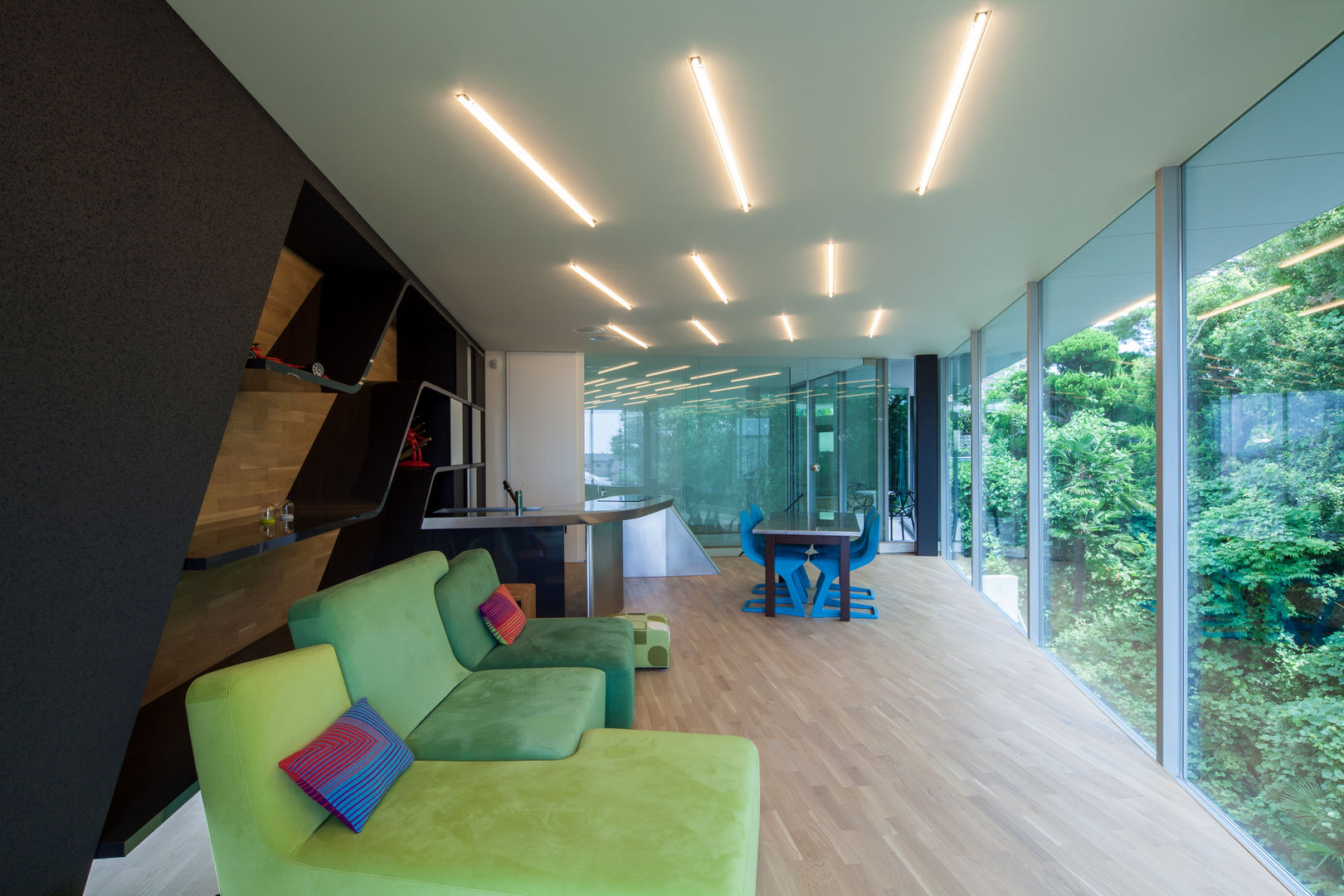 garagehouse in toyonaka, 田中一郎建築事務所 田中一郎建築事務所 Modern living room Glass