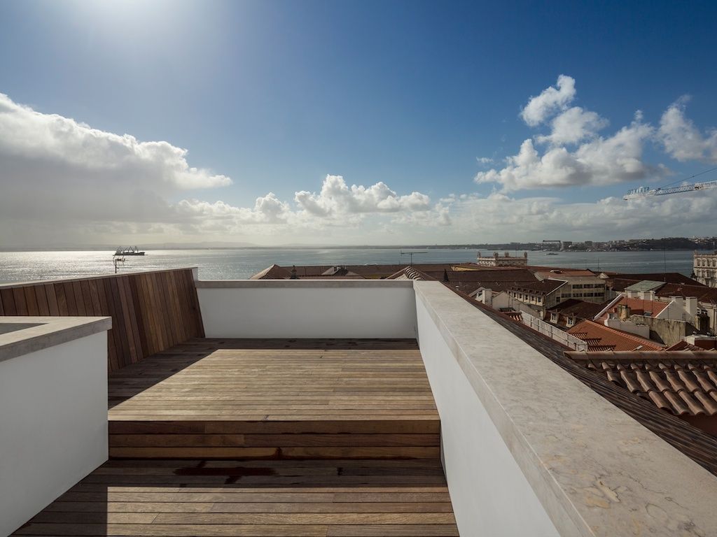 Edifício Chinesas Milagrosas, Posto9 Arquitectos Posto9 Arquitectos Modern balcony, veranda & terrace